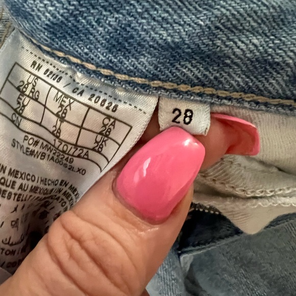 GUESS DISTRESSED BOY FIT JEANS - Picture 7 of 7